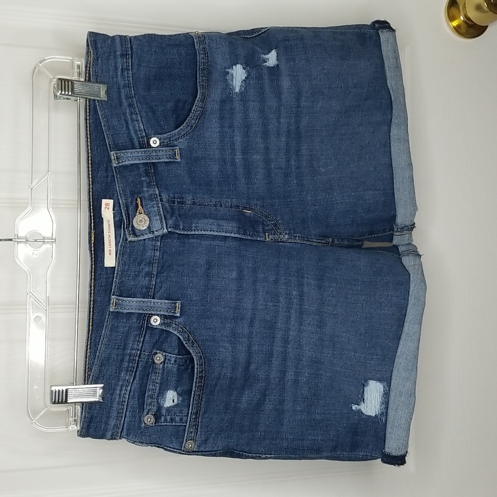 Brand NEW LEVI's Distressed Blue Denim Mid-Length Cuffed Shorts Size 6 / W28